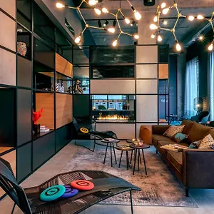 Moxy Milan Linate Airport Сеграте